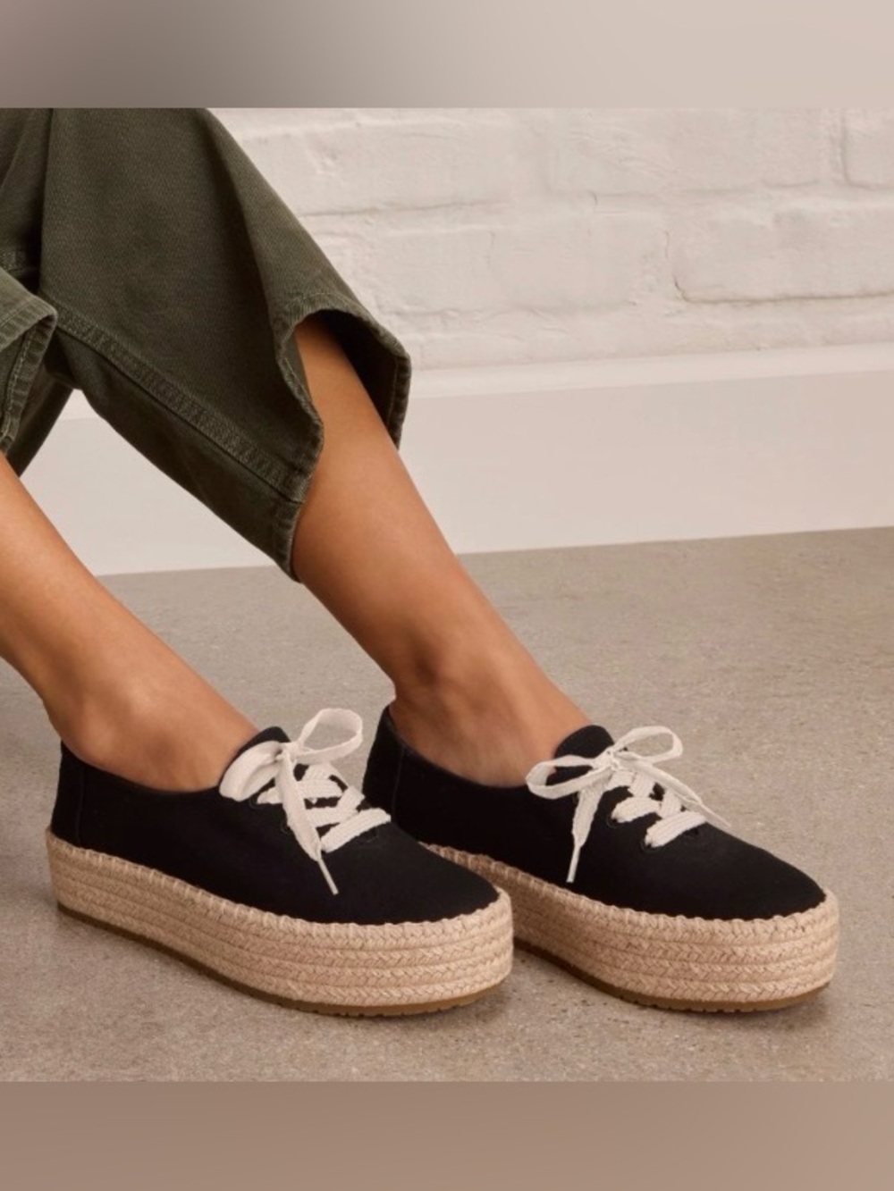 TOMS Valencia Black Platform Espadrille Sneakers Size 6 NWOT
